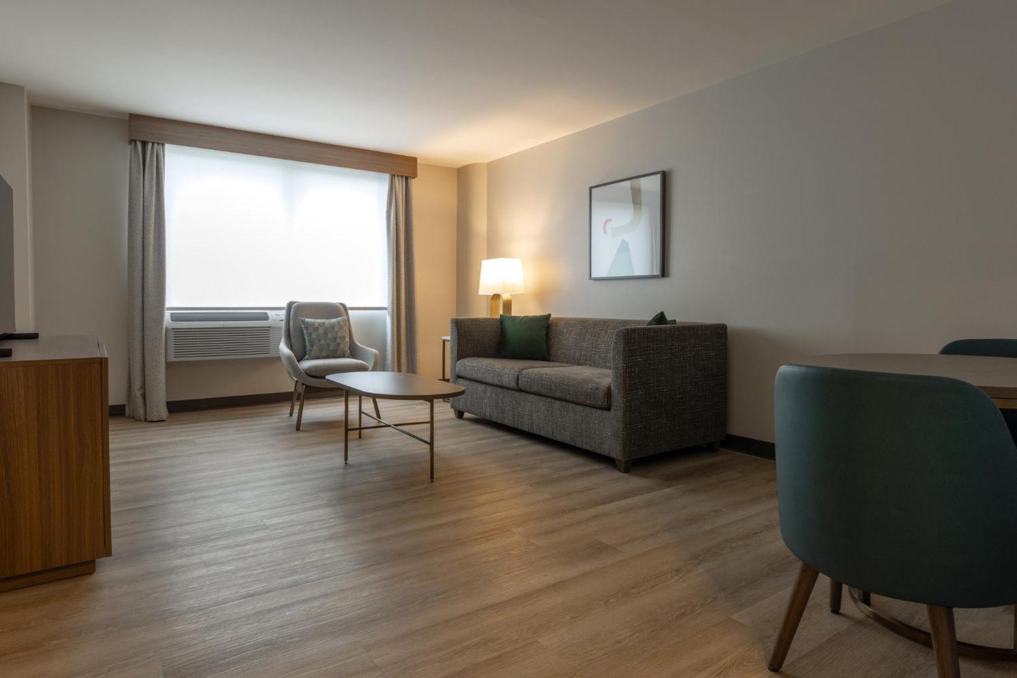 ควอลิตี้ โฮเต็ล เอ ซองทร์ เดอ กงเกร Hotel Saint-Jean-sur-Richelieu ภายนอก รูปภาพ