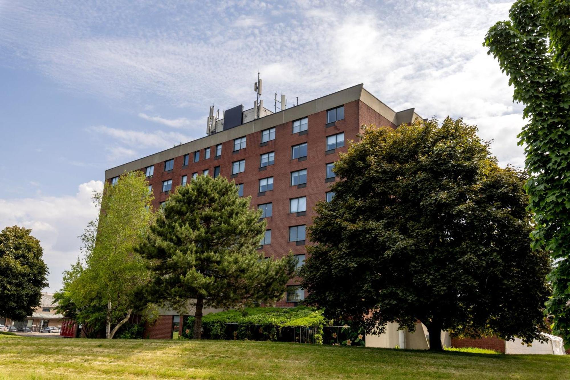 ควอลิตี้ โฮเต็ล เอ ซองทร์ เดอ กงเกร Hotel Saint-Jean-sur-Richelieu ภายนอก รูปภาพ