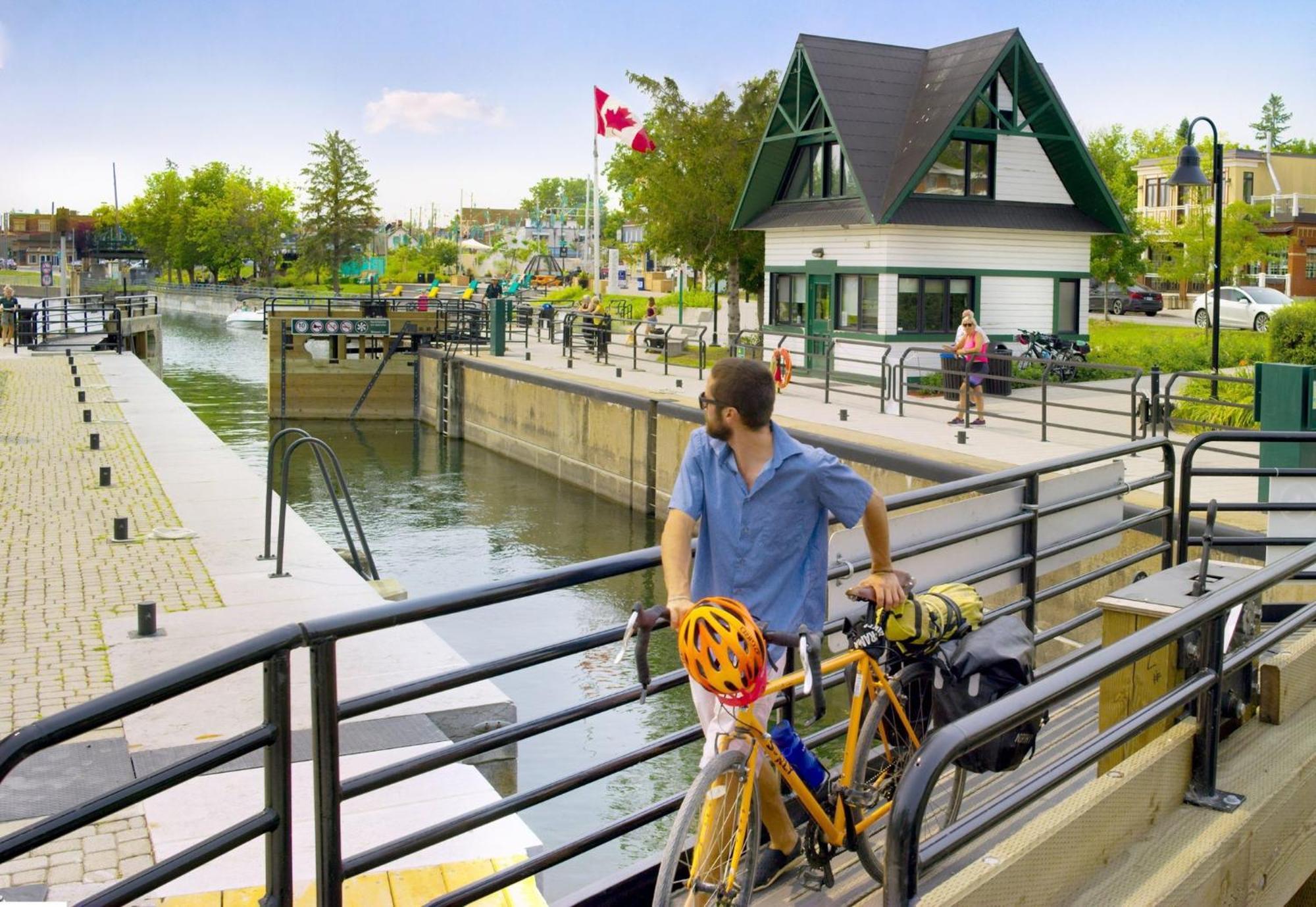 ควอลิตี้ โฮเต็ล เอ ซองทร์ เดอ กงเกร Hotel Saint-Jean-sur-Richelieu ภายนอก รูปภาพ