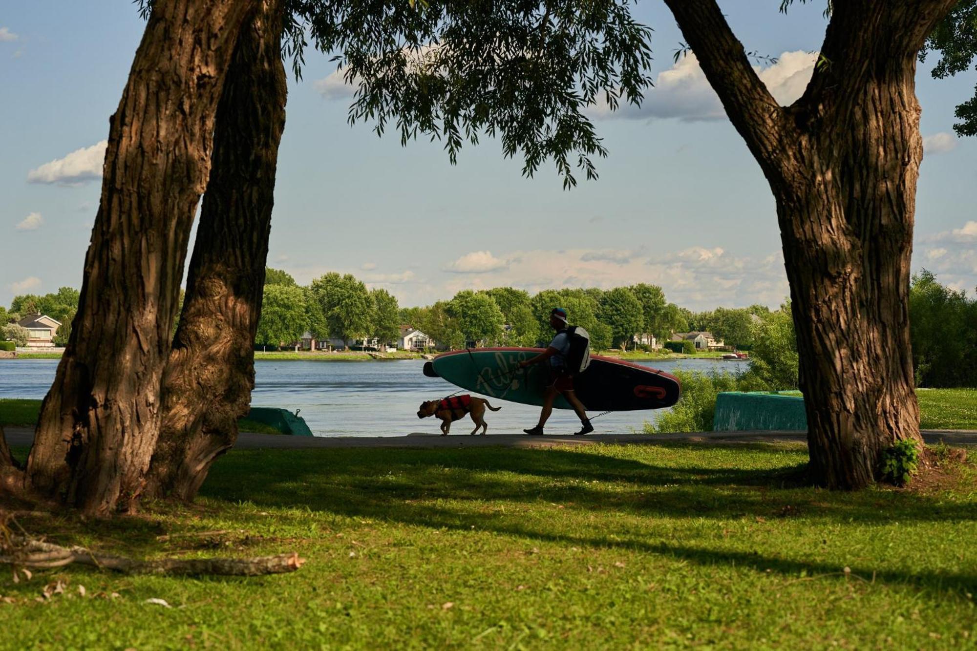 ควอลิตี้ โฮเต็ล เอ ซองทร์ เดอ กงเกร Hotel Saint-Jean-sur-Richelieu ภายนอก รูปภาพ