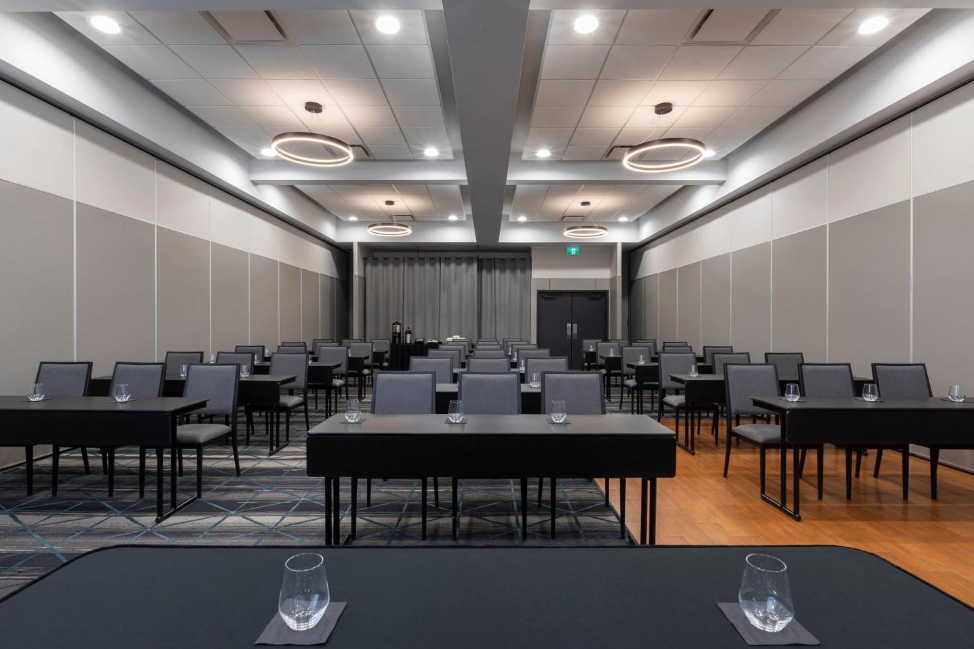 ควอลิตี้ โฮเต็ล เอ ซองทร์ เดอ กงเกร Hotel Saint-Jean-sur-Richelieu ภายนอก รูปภาพ