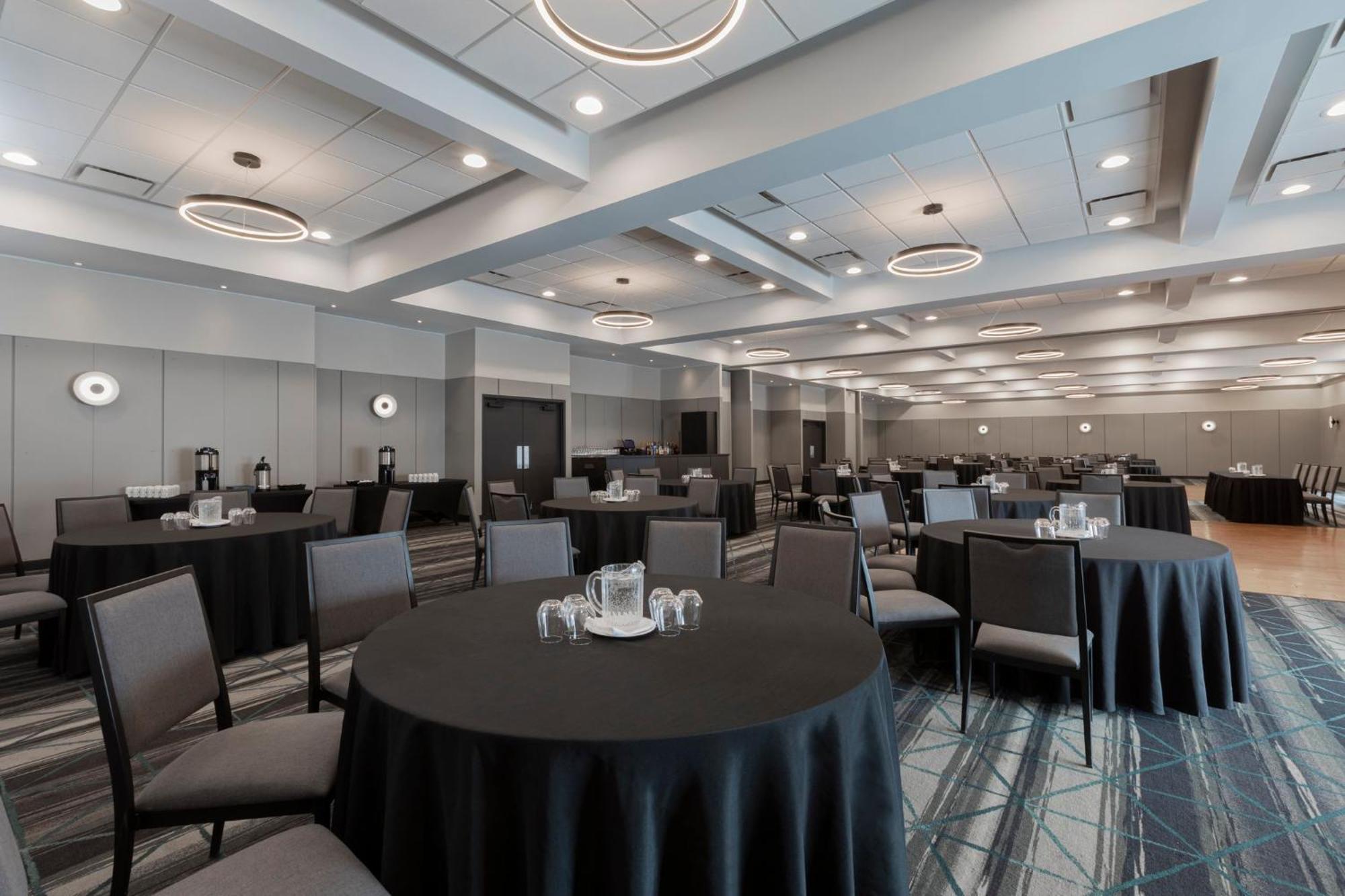 ควอลิตี้ โฮเต็ล เอ ซองทร์ เดอ กงเกร Hotel Saint-Jean-sur-Richelieu ภายนอก รูปภาพ