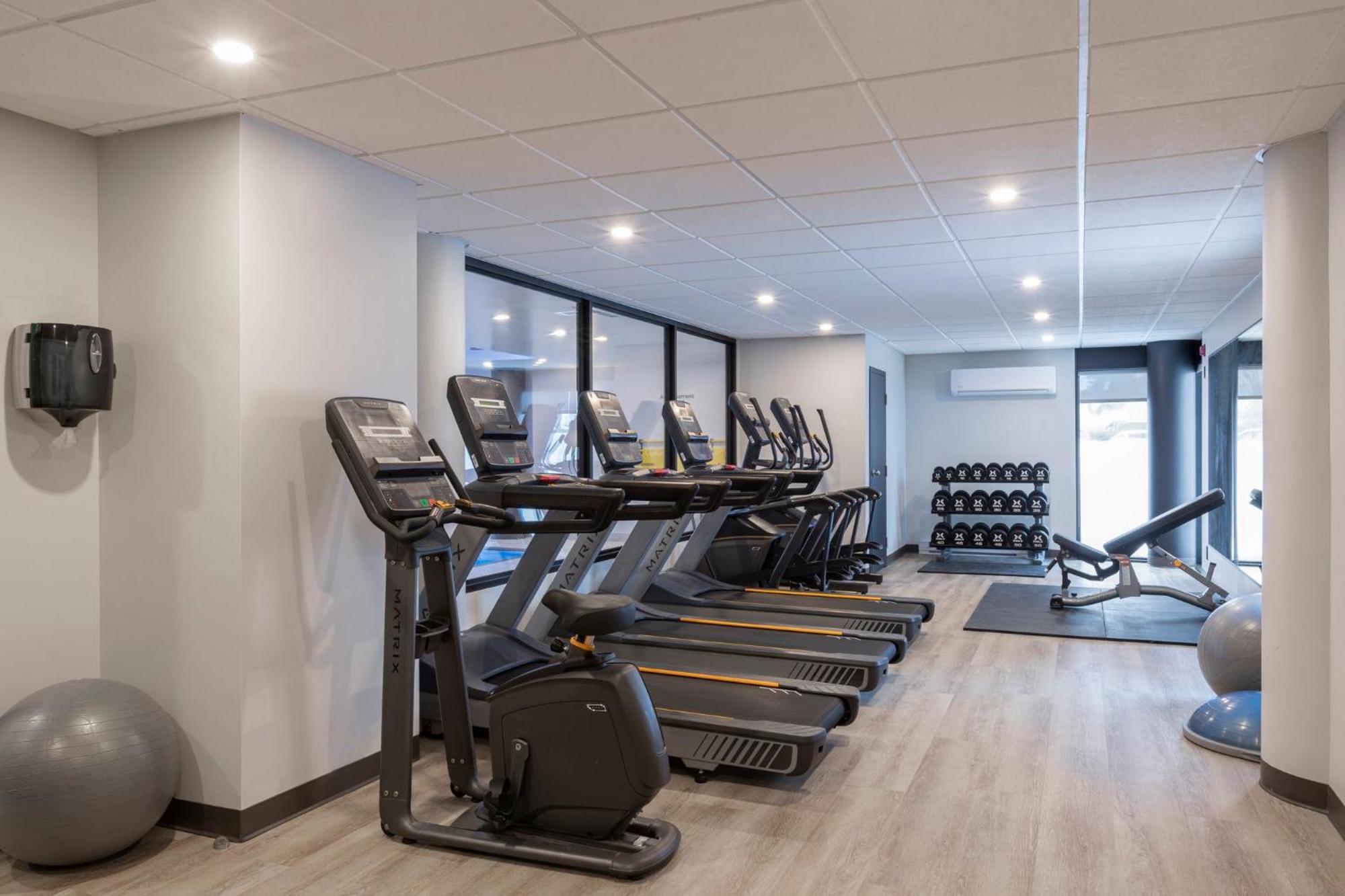 ควอลิตี้ โฮเต็ล เอ ซองทร์ เดอ กงเกร Hotel Saint-Jean-sur-Richelieu ภายนอก รูปภาพ